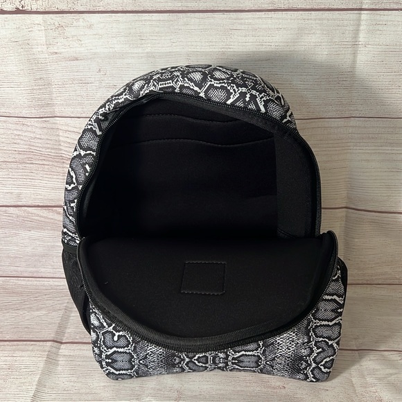 Snake print LIT handlers back pack - Picture 7 of 7